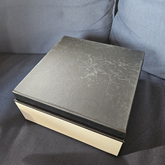 CHANEL Empty Gift Box 8 1/2" X 8 1/2" X 4" No. 3 - Picture 4 of 8